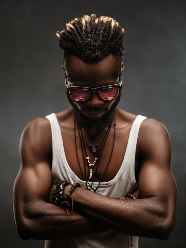 Quels styles de vestes en cuir conviennent le mieux aux silhouettes petites et minces?